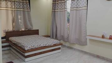 3 bedrooms, bed sheets