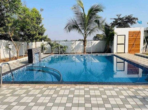 Romantic fully furnished villa w/swimming pool — 20 min from the Kalyan City, MH