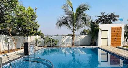 Romantic fully furnished villa w/swimming pool â 20 min from the Kalyan City, MH
