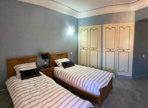 2 habitaciones, tabla de planchar con plancha y wifi gratis