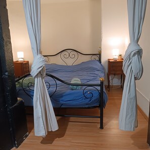 1 bedroom, desk, travel crib, WiFi - L'hypercentre (Clermont-Ferrand)