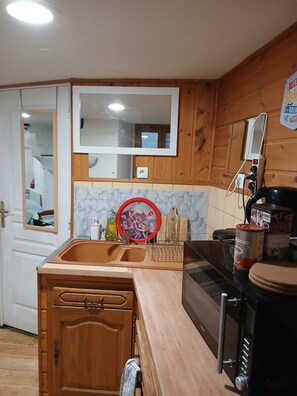 Refrigerador, microondas, horno, placa de cocina