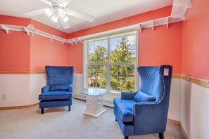 Luxury Villa | 7 bedrooms, iron/ironing board, free WiFi, bed sheets - 2900sqft villa near ski & snowboarding (Tobyhanna)