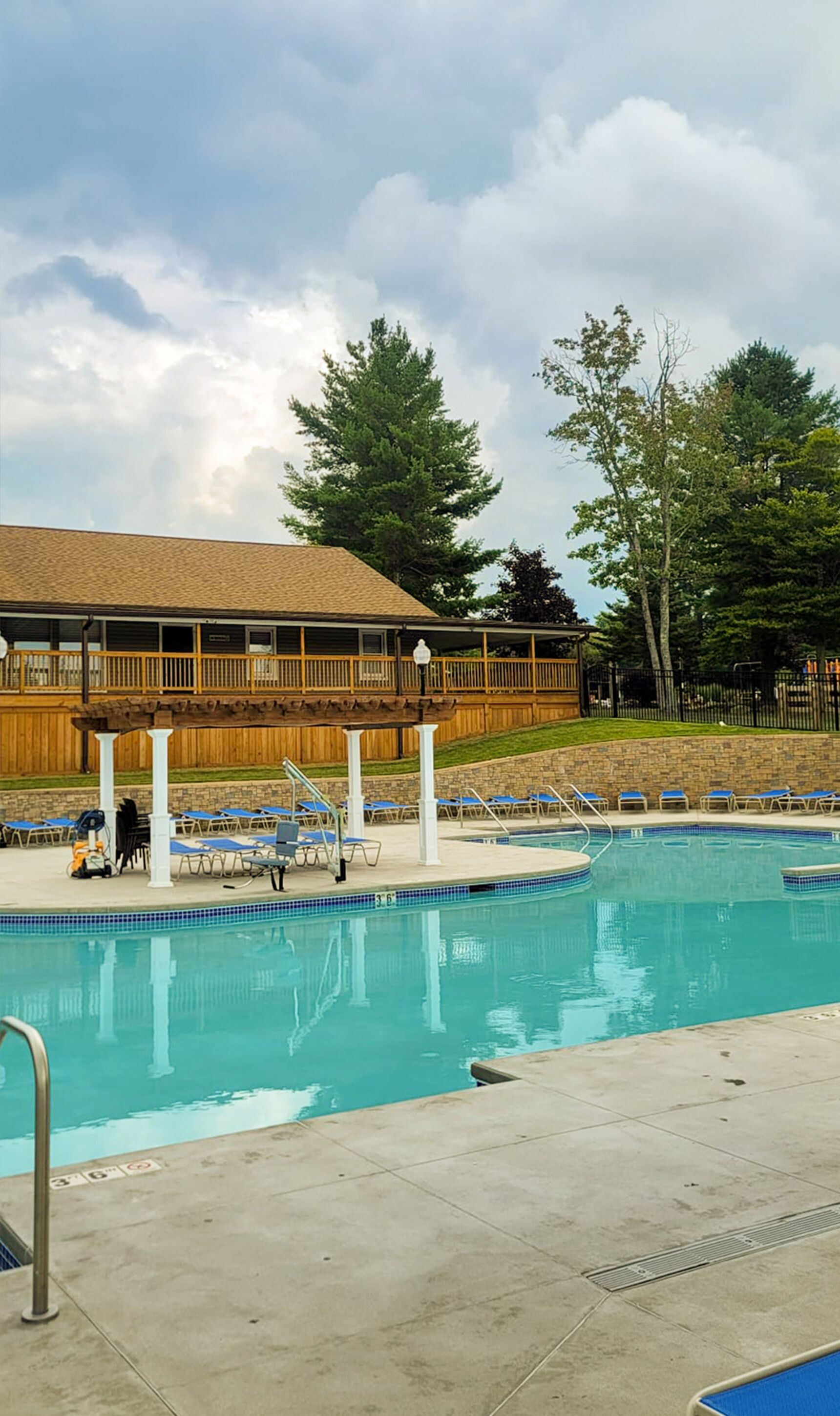 Seasonal outdoor pool, pool umbrellas, sun loungers