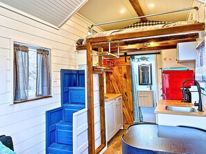 Coffee/tea maker, fridge, microwave, toaster - 3 Lakefront Tiny Home, Glamping, Fishing, Kayaking (Eastland)