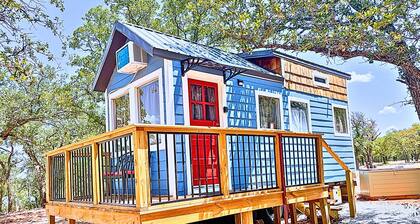 3 Lakefront Tiny Home, Glamping, Fishing, Kayaking