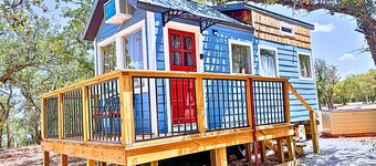 3 Lakefront Tiny Home, Glamping, Fishing, Kayaking