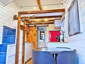 Dining - 3 Lakefront Tiny Home, Glamping, Fishing, Kayaking (Eastland)