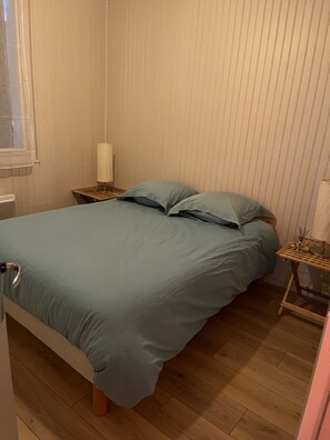 3 bedrooms, iron/ironing board, travel cot, bed sheets