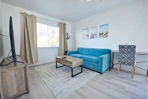 Living area - Lovely new 1 bedroom apartment 2 blocks to beach! (Redondo Beach)