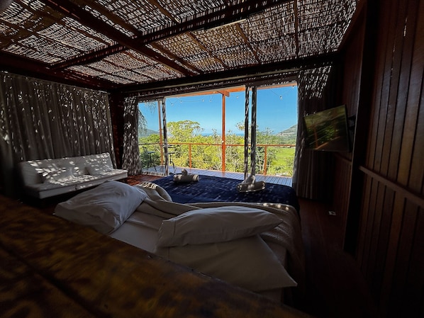 Desk, laptop workspace, free WiFi, bed sheets