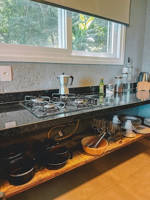 Microwave, coffee/tea maker, cookware/dishes/utensils, dining tables