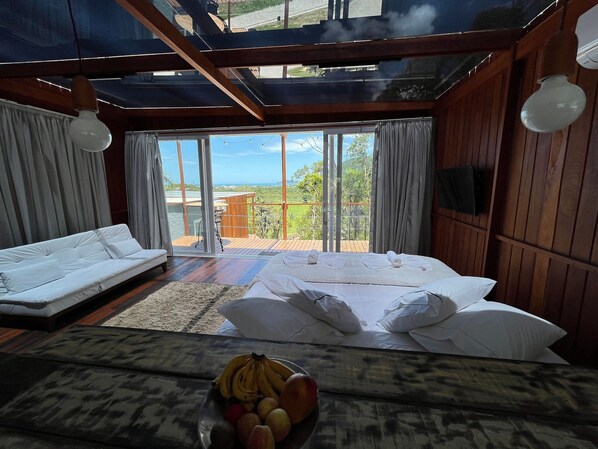 ดีลักซ์เคบิน | โต๊ะทำงาน, พื้นที่ทำงานแบบใช้แล็ปท็อป, Wi-Fi ฟรี, ผ้าปูที่นอน