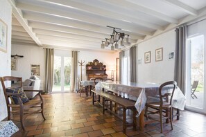 Dining - Villa PIERROT      . (La Flotte)