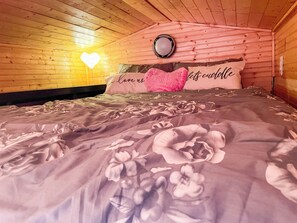 1 室のベッドルーム、WiFi (無料)、ベッドシーツ