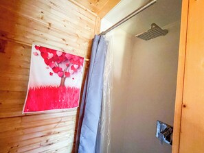 ヘアドライヤー、タオル、石鹸、シャンプー