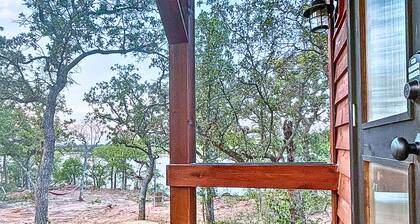 1 Lakefront Tiny Home | Couples’ Glamping Getaway at Lake Eastland