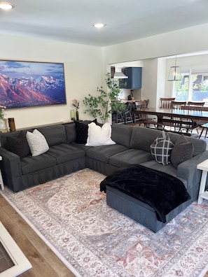 Smart TV, fireplace, books - Trees and Degrees (Salt Lake City)