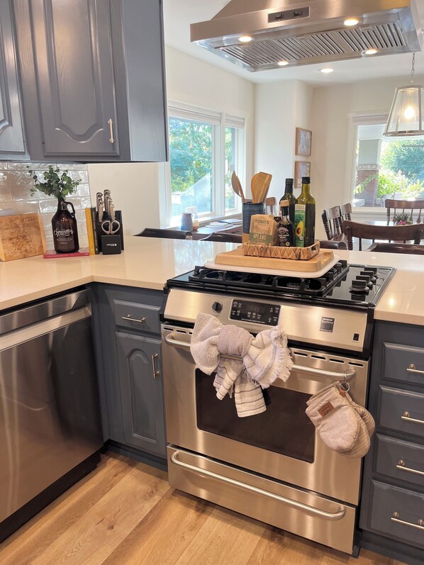 Fridge, microwave, oven, stovetop - Trees and Degrees (Salt Lake City)