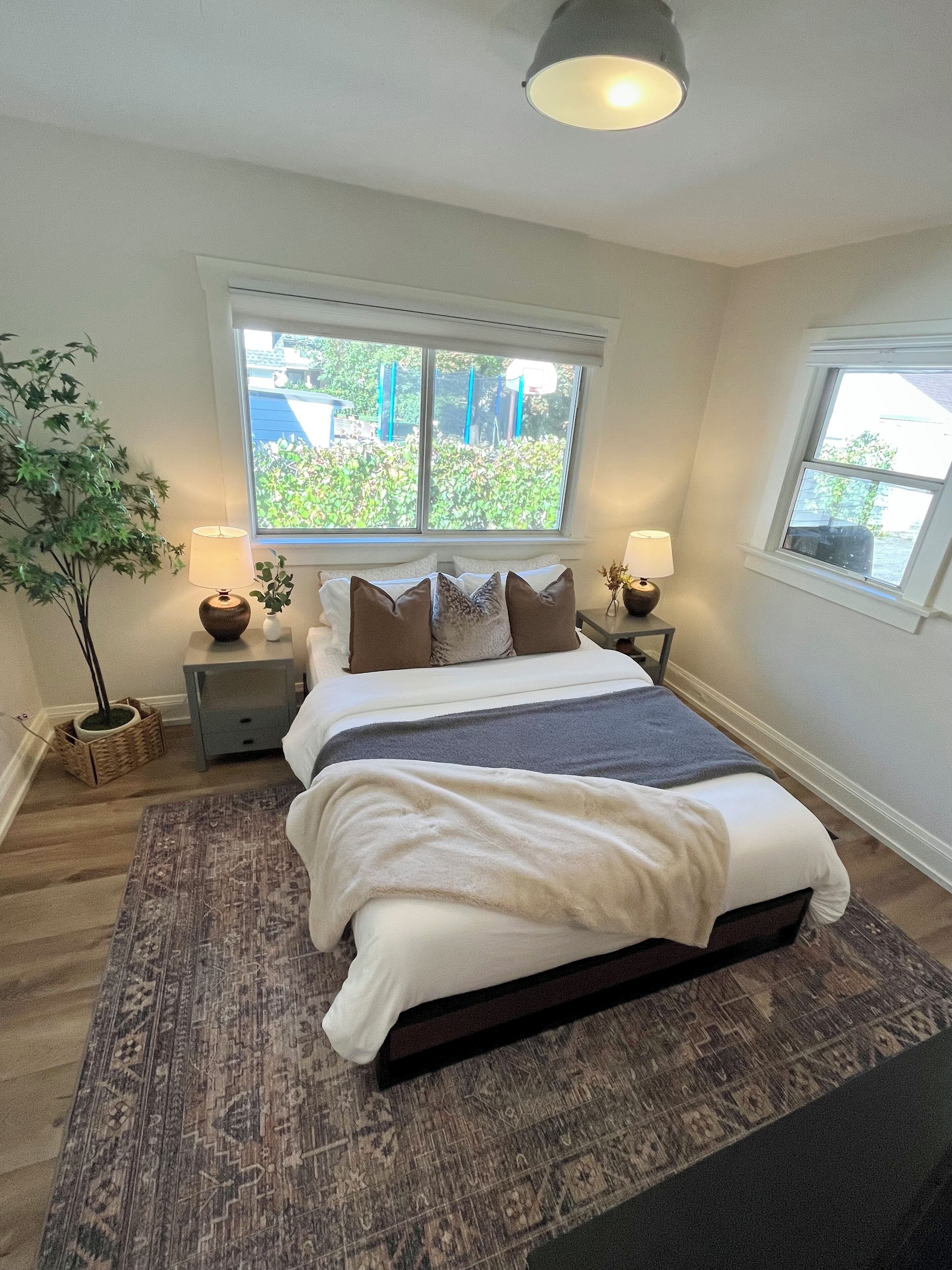 4 slaapkamers, een strijkplank/strijkijzer, reisbedje, gratis wifi