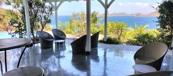 Luxury Creole house, panoramic view of the Baie des Saintes