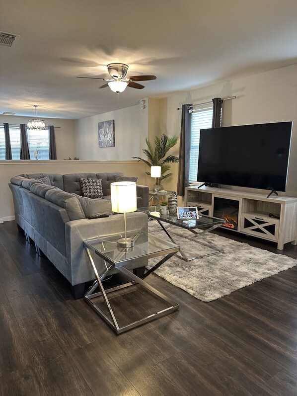 Smart TV, fireplace, stereo