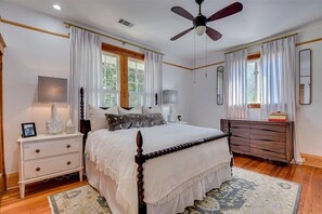4 bedrooms, WiFi, bed sheets