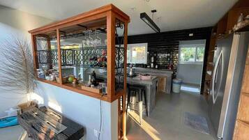 平房 | 私人廚房 | 大型雪櫃/冰箱、微波爐、焗爐、爐具