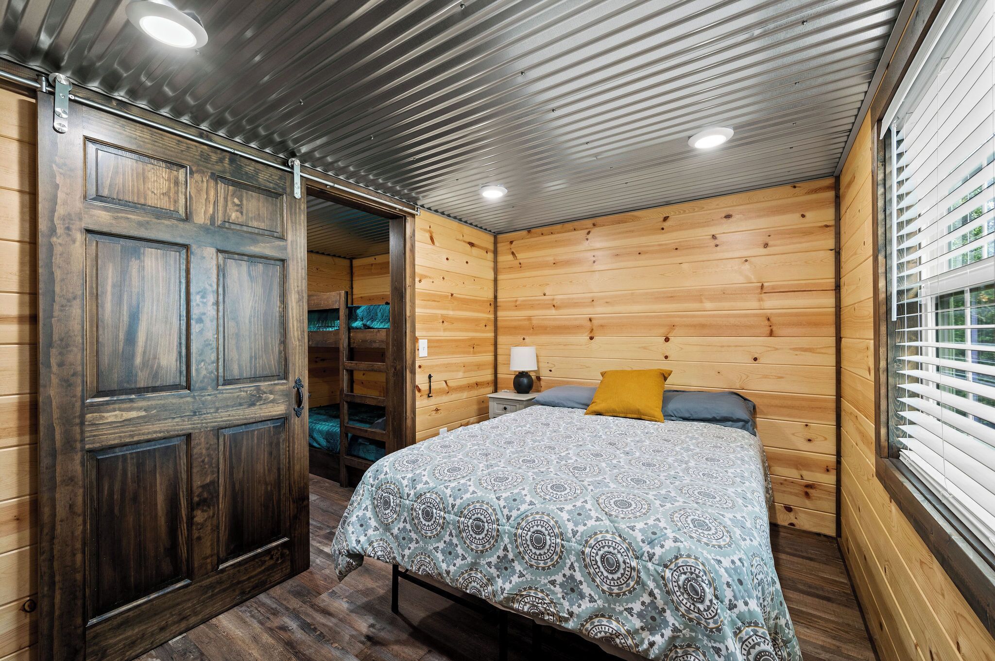 2 bedrooms, bed sheets
