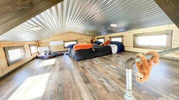 2 bedrooms, bed sheets