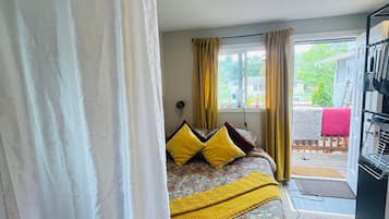 3 slaapkamers, een bureau, een strijkplank/strijkijzer, reisbedje