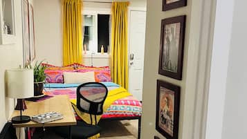 3 bedrooms, desk, iron/ironing board, travel cot