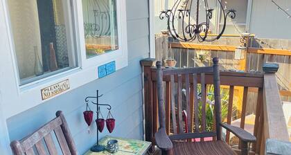 Book one week or more and get 10% discount
Stylish 2 BR Suite in West Seattle!