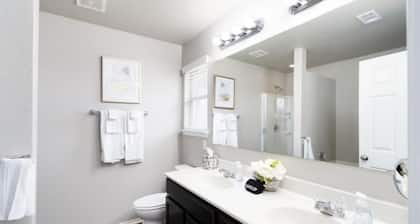Cozy and Elegant 3 bed/2 bath/ neighborhood pool