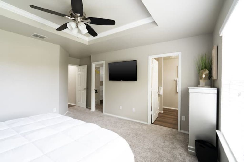 3 bedrooms, iron/ironing board, WiFi, bed sheets