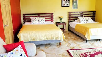 Tabla de planchar con plancha, wifi y ropa de cama