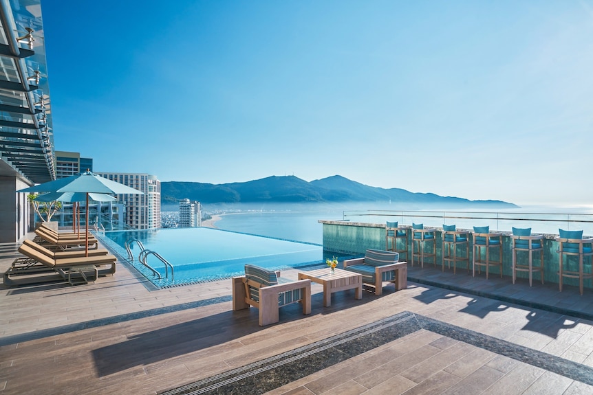 Voco Ma Belle Danang by IHG, Đà Nẵng - Thư giãn tại hồ bơi vô cực