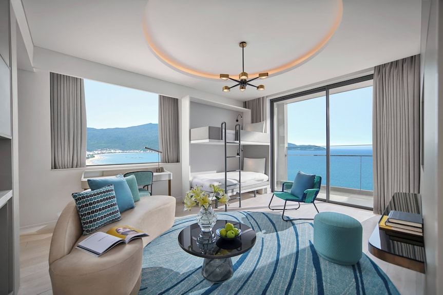 Voco Ma Belle Danang by IHG, Đà Nẵng - Phòng nghỉ thoáng đầy ánh sáng