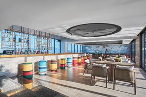 3 restaurants; breakfast, lunch, dinner and brunch served  - voco Ma Belle Danang by IHG (Da Nang)