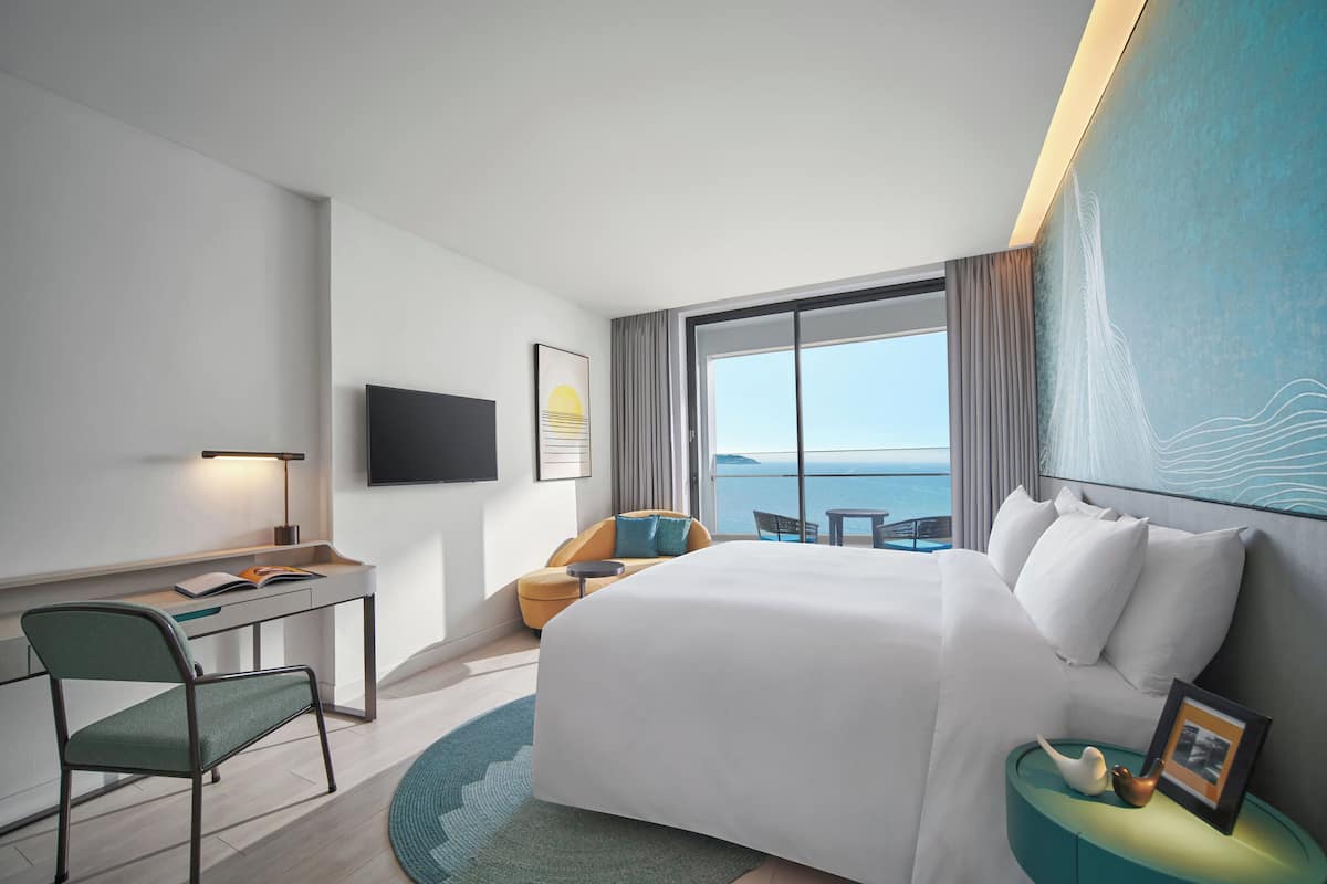 1 bedroom, premium bedding, minibar, in-room safe