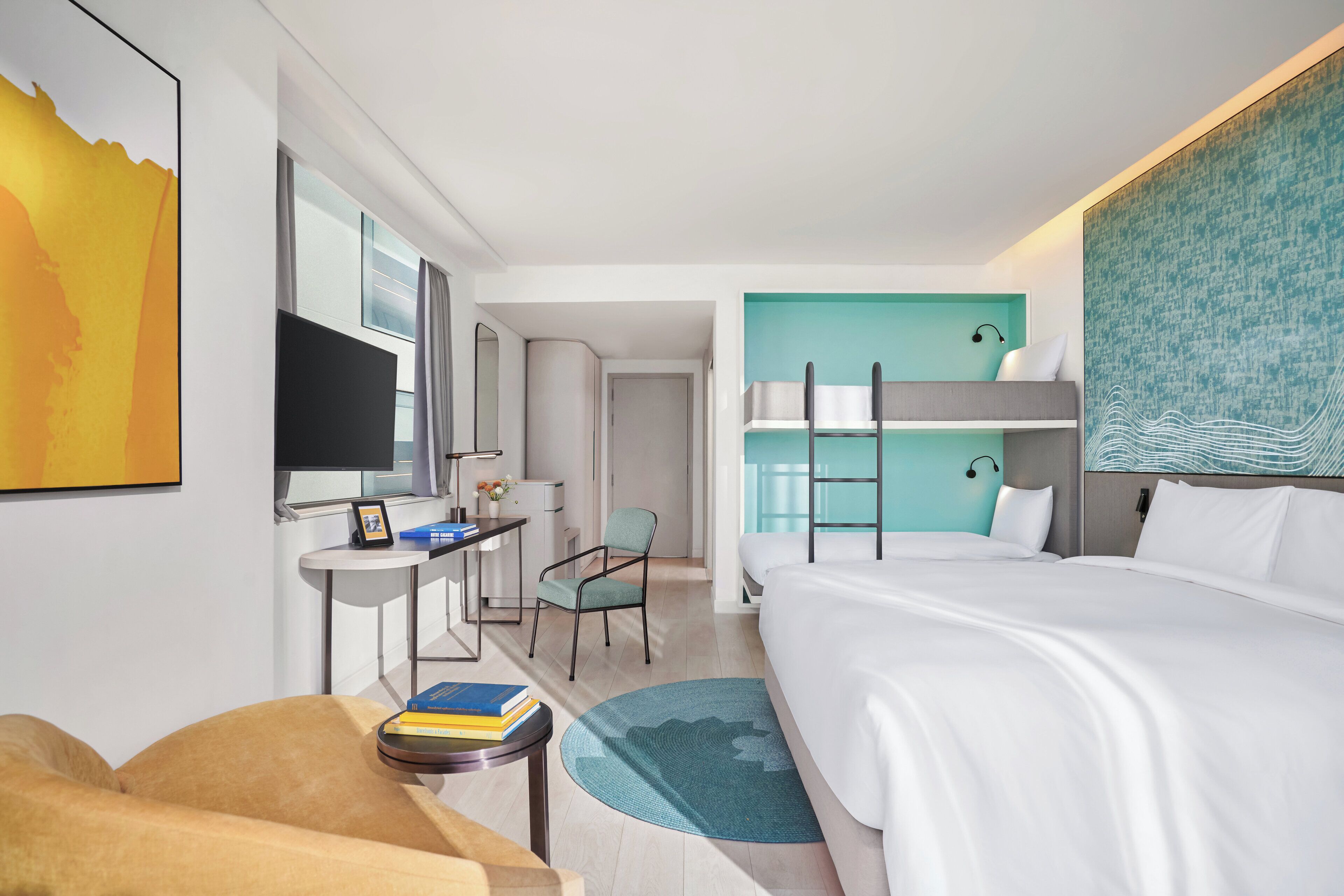 家庭客房, 多張床, 陽台, 海景 | 高級寢具、迷你吧、客房內保險箱、布置獨特