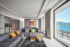 Suite, 1 Tempat Tidur King, pemandangan laut (Ma Belle) | Seprai premium, minibar, dan brankas