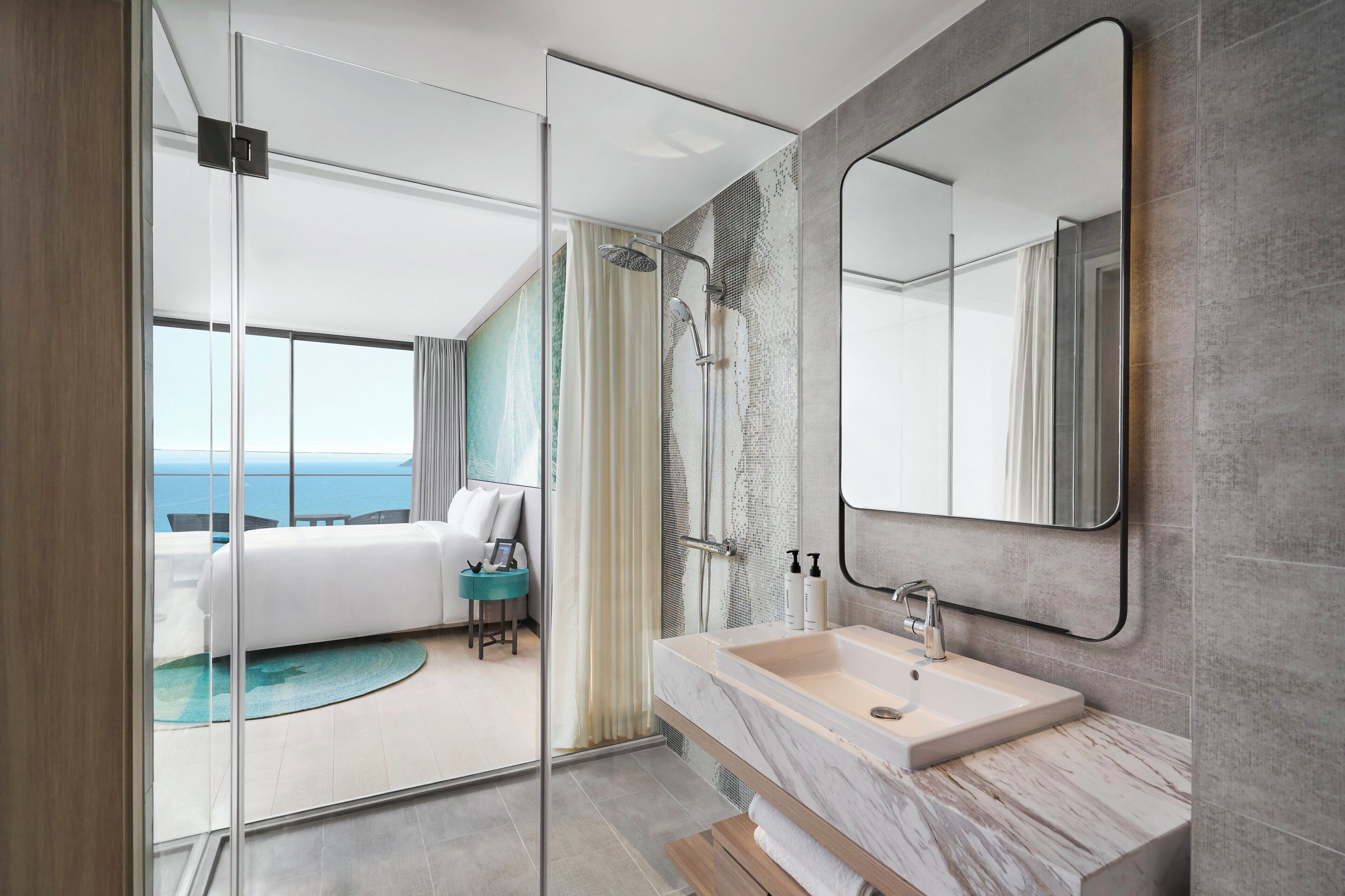 Deluxe Room, 1 King Bed, Balcony, Sea View | Premium bedding, minibar, in-room safe, individually furnished