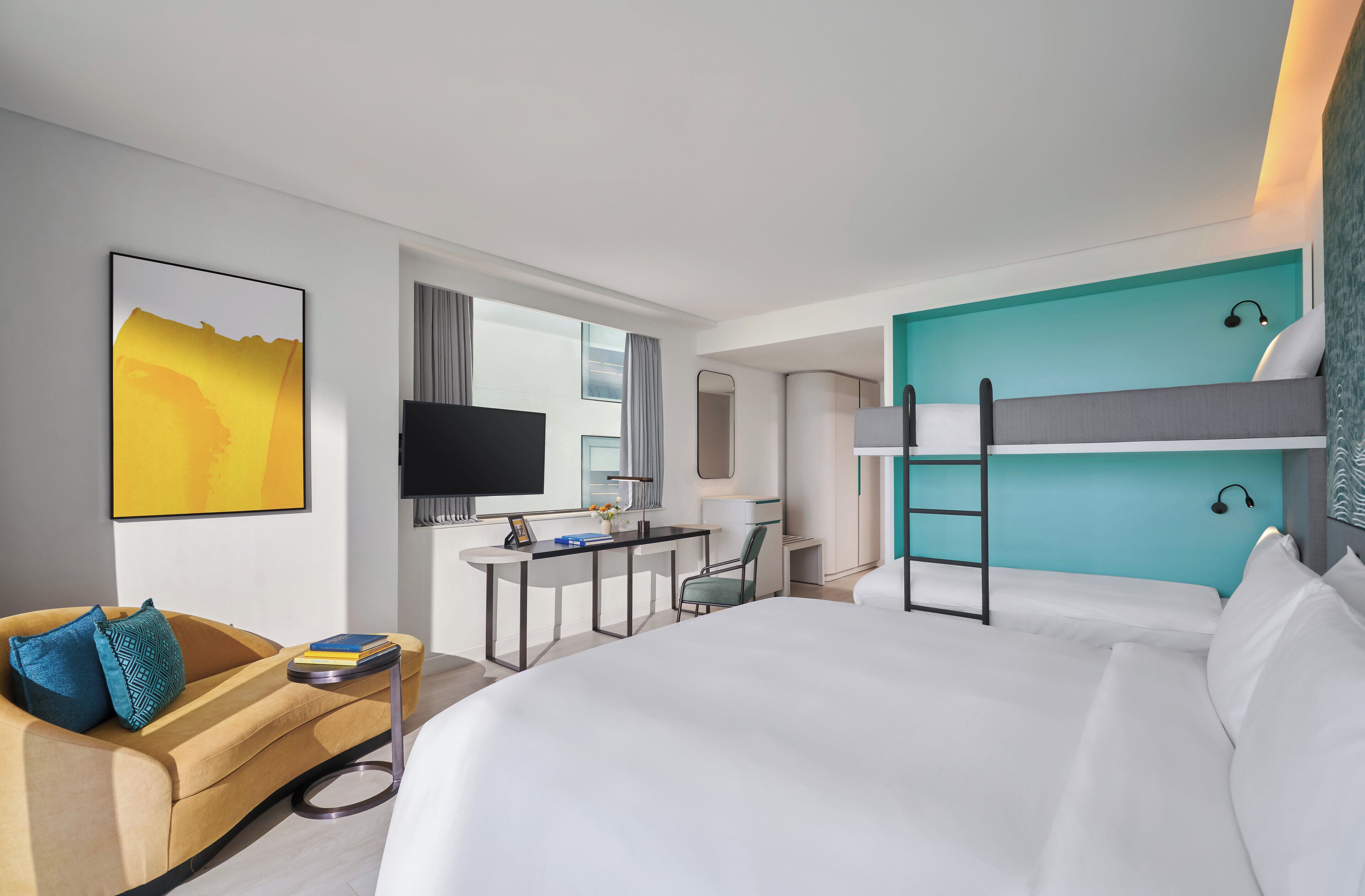 家庭客房, 多張床, 陽台, 海景 | 高級寢具、迷你吧、客房內保險箱、布置獨特