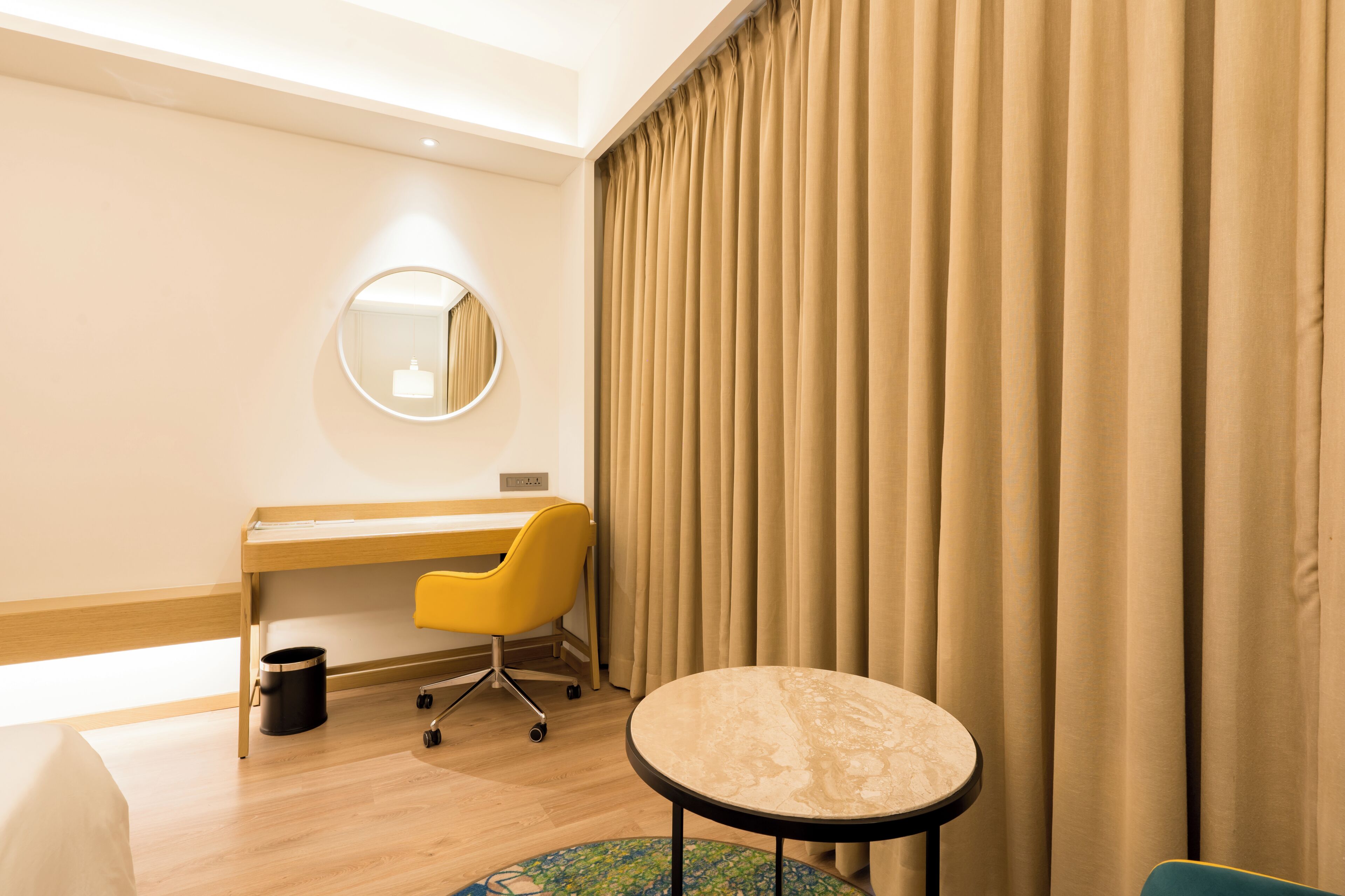 standard room, 1 king bed (high floor) | living area | 43-inch led tv with digital channels, tv