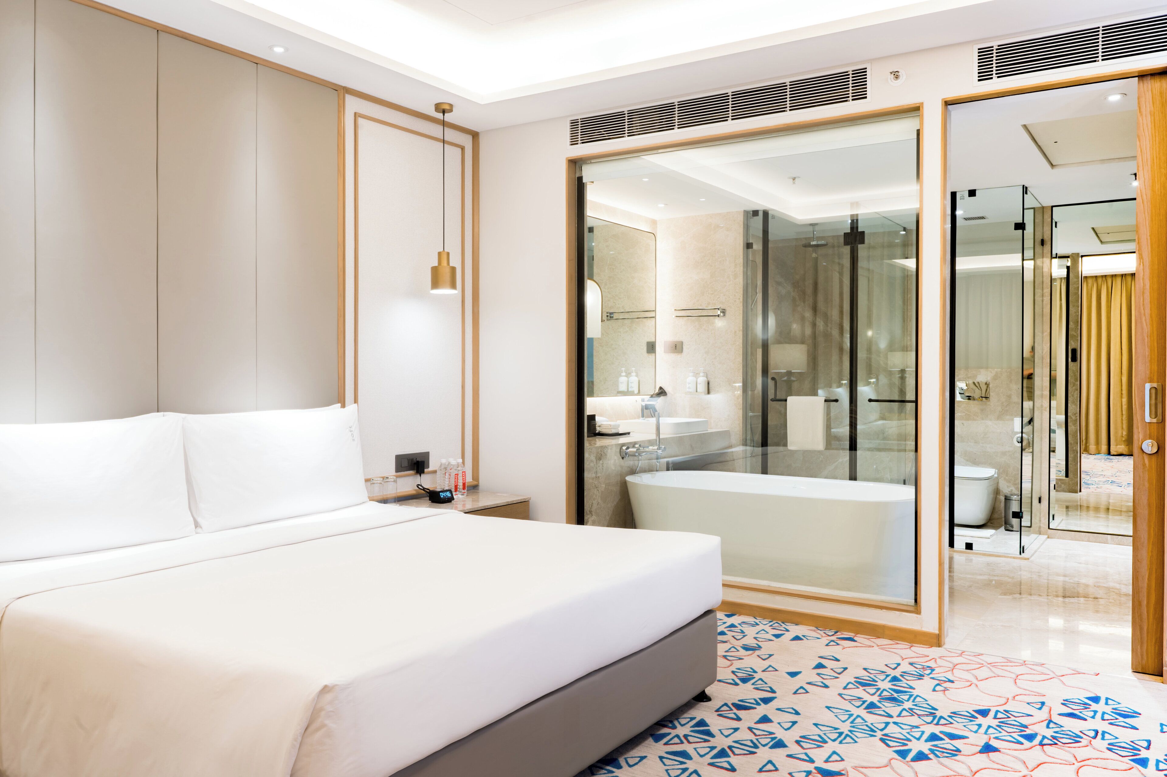 suite, 1 bedroom, balcony | 1 bedroom, minibar, in-room safe, desk