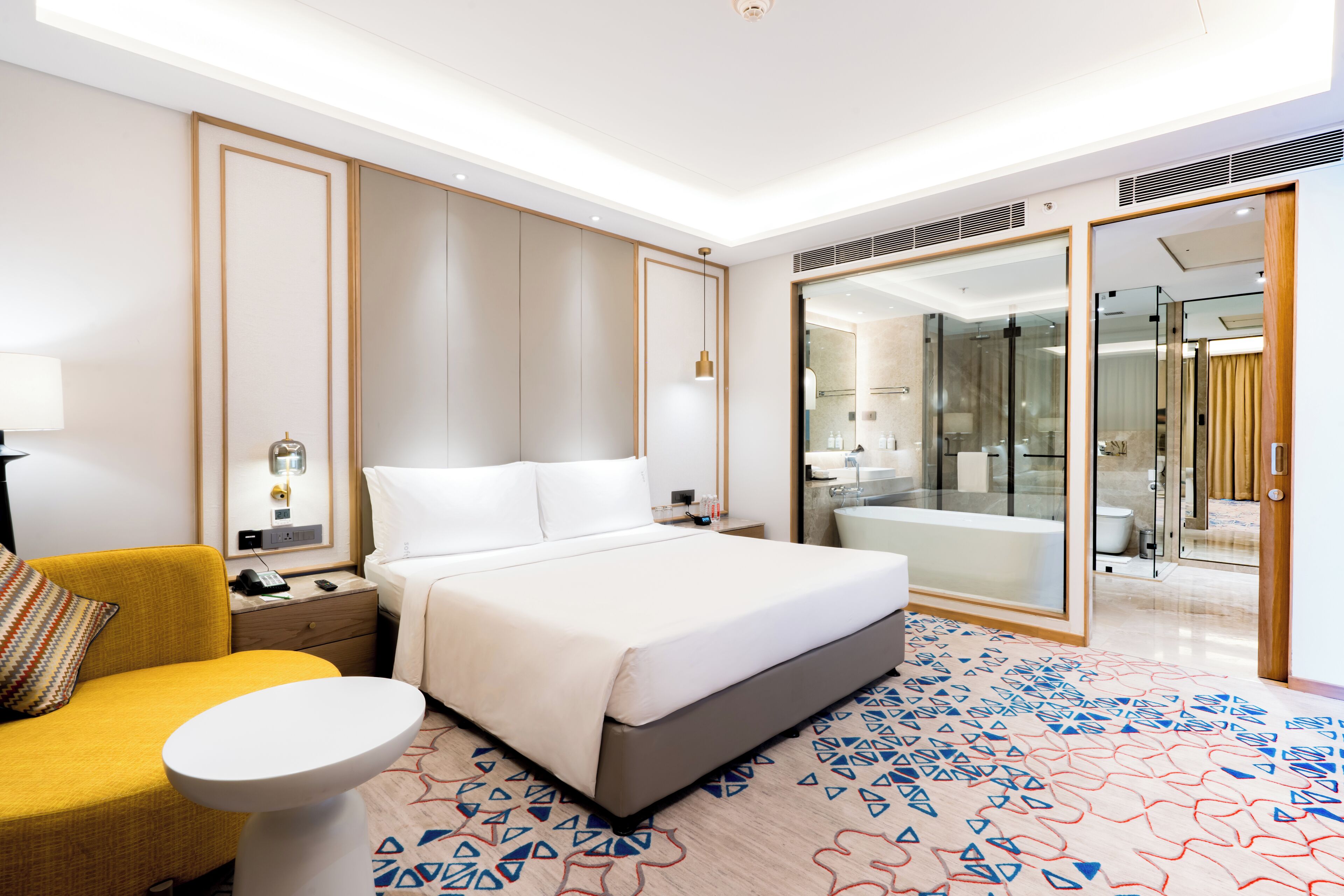 suite, 1 bedroom, balcony | 1 bedroom, minibar, in-room safe, desk