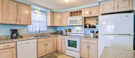 Fridge, microwave, stovetop, dishwasher