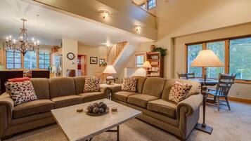Townhome, 3 Bedrooms | Living area