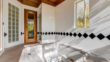 Townhome, 3 Bedrooms | Bathroom | Towels